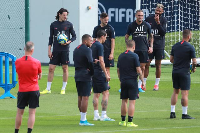 拜仁官方向巴黎道歉 球迷拉横幅未得到拜仁授权