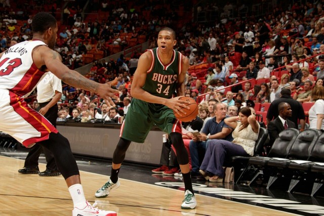 拜仁官方向巴黎道歉 球迷拉横幅未得到拜仁授权