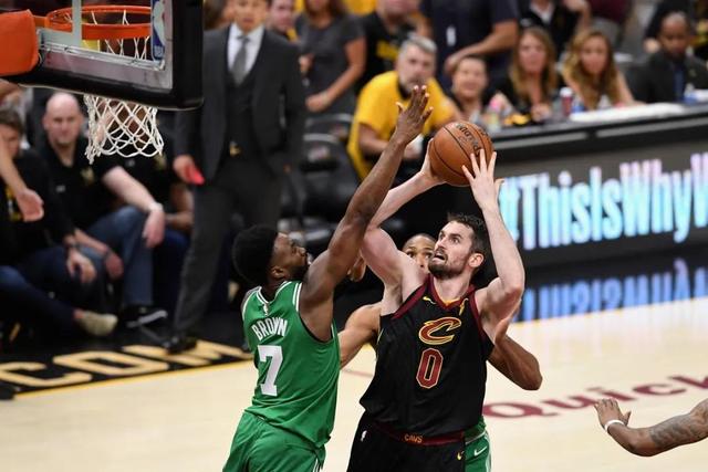 曼联又挖到宝！22岁天才新星踢爆曼城 合同只剩半年