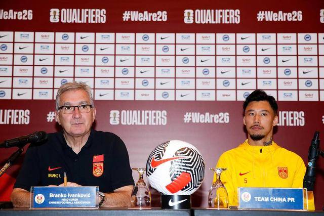 曼联又挖到宝！22岁天才新星踢爆曼城 合同只剩半年